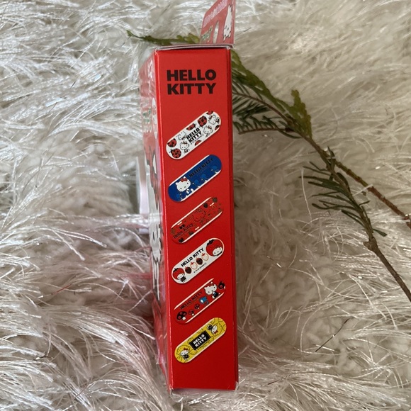 New Nichiban Careleaves Waterproof Hello Kitty Bandages - Picture 4 of 7